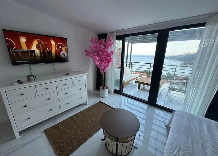 Sweet - Sea View With One Bedroom شقة تورونشْ